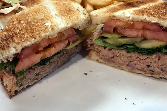 Toasted tuna sandwich with tomato and lettuce