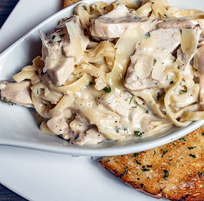 Chicken fettuccine alfredo with garlic toast